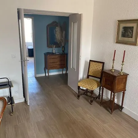 Bourgeois Exceptionnel Au Centre דירה